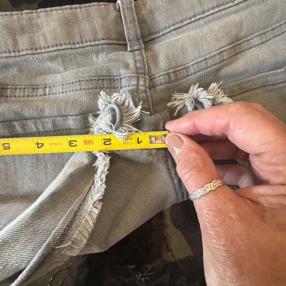 Girls' Cat & Jack Classic Frayed Hem Jean Shorts - Picture 13 of 15